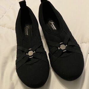 Forever comfort Women's Black Loafers with Bow Detail